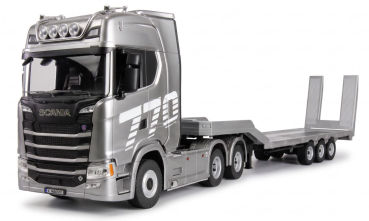 Scania 770 S Zugmaschine + Tieflader-Sattelauflieger 6x4 1:18 RTR silber