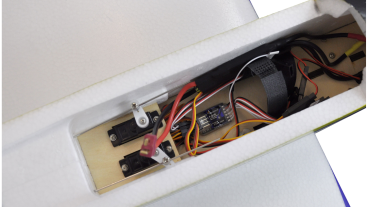 Preview: THUNDER 1400MM KUNSTFLUGMODELL TIEFDECKER PNP GELB