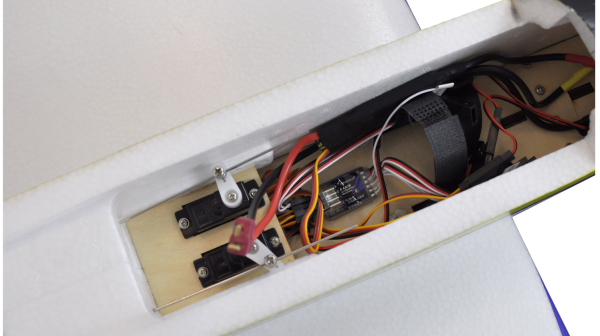 THUNDER 1400MM KUNSTFLUGMODELL TIEFDECKER PNP GELB